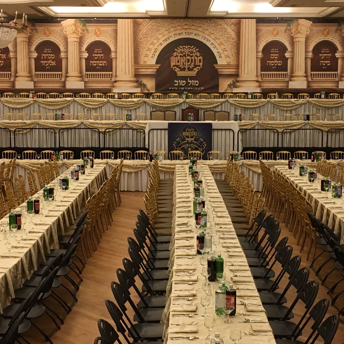 Tonight <a href="/AteresGolda/">Ateres Golda</a> is the #wedding of the Munkather Rebbe. Mazal Tov!