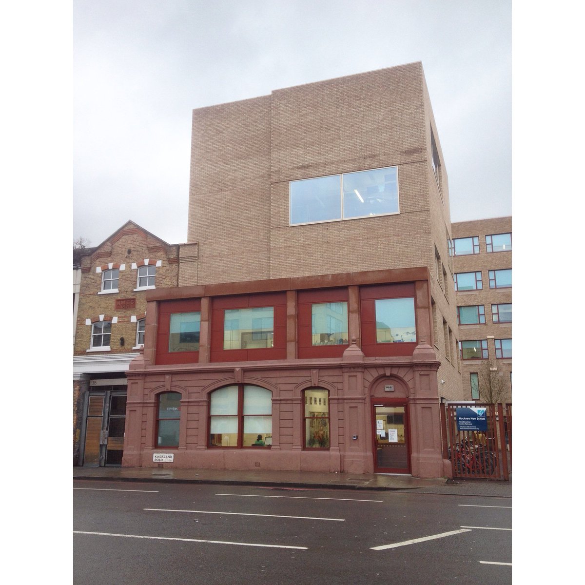 great lunchtime stroll via <a href="/_HHbr/">🐣</a> 's Hackney New School