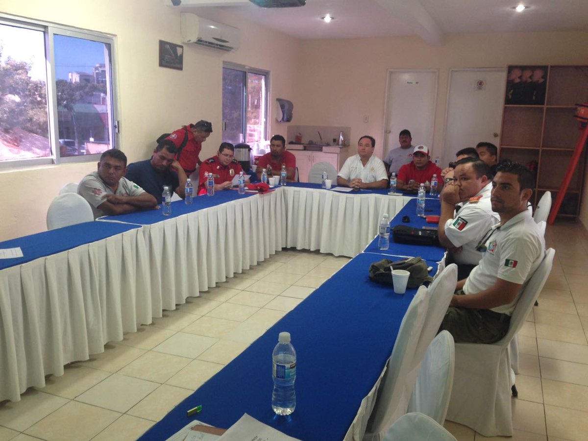 Bomberos_Tulum's tweet photo. @TinoErrasquin participó en reunión de directores de bomberos con la finalidad de homologar criterios de actuación. @Romi_DzCa @cd_tulum_mx https://t.co/CWAgMTLbCx