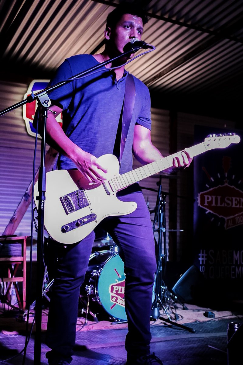 esdamoran's tweet photo. Ayer en @diemannschaftpy 🌚🎸
#Anerah #VersosEnCodigos #music #live #stage #rock #pop #paraguay #asuncion #band #nightshow #concert #artist https://t.co/AvvT1tVYlA