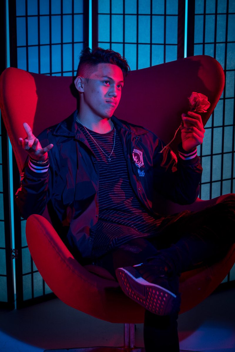 ethanestandian's tweet photo. still on the hunt for an asian baddie yall https://t.co/YFHHulkfC7