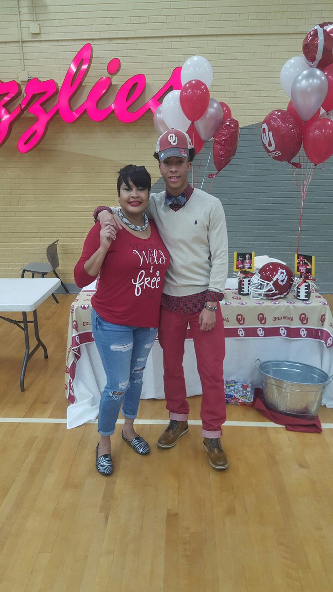 trenorwood_3's tweet photo. Dreams to reality 📝🙏🏽 #BoomerSooner #NSD17 https://t.co/33wlTDcpBT