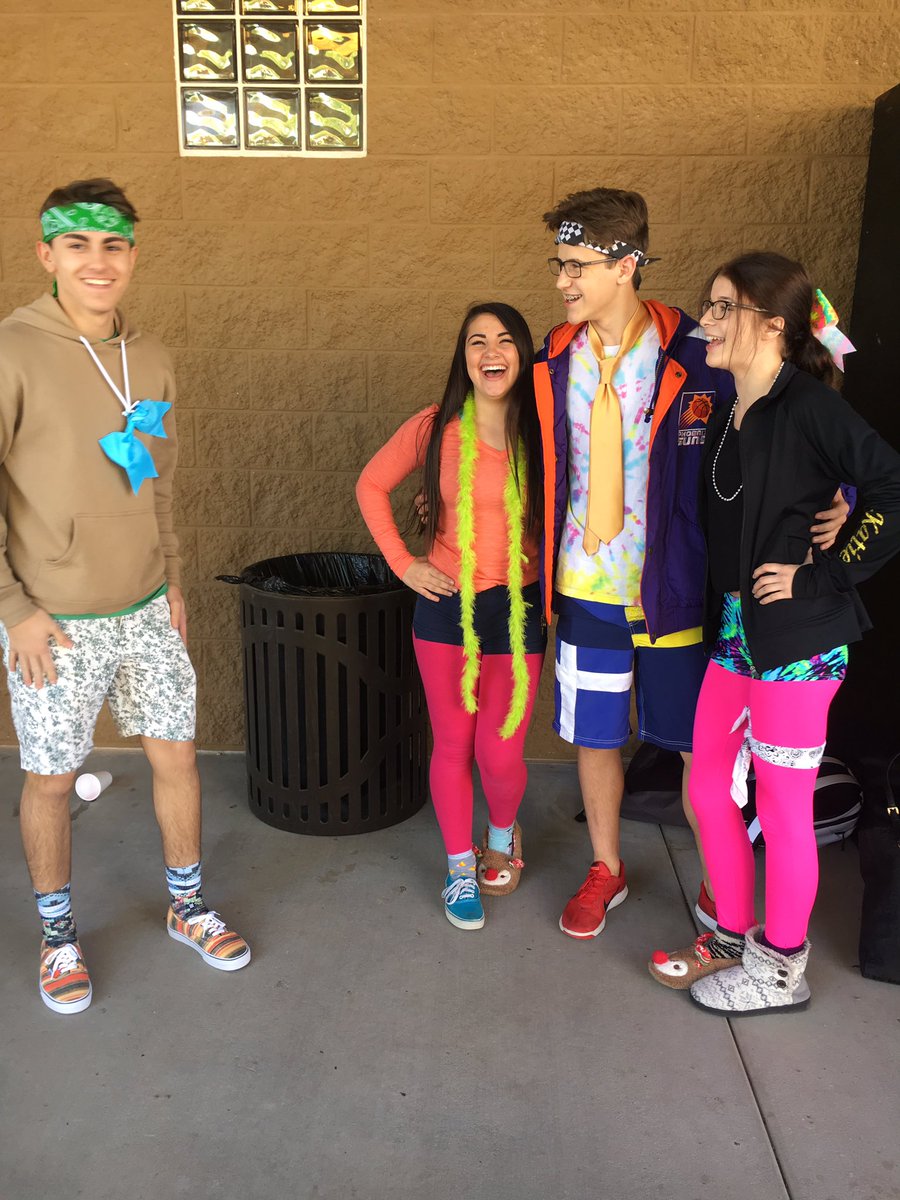 katiegracie8's tweet photo. Day 3 wackkyyy #srhstake17 #worstdressedlist https://t.co/4KRrkWCRxx