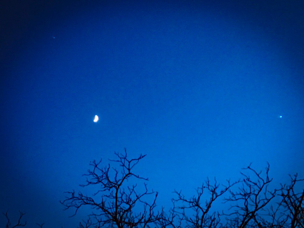 FinneyRaymond's tweet photo. ISS, our Moon and Venus.  If you missed it, you have another chance tomorrow. https://t.co/wjRpji6uYo