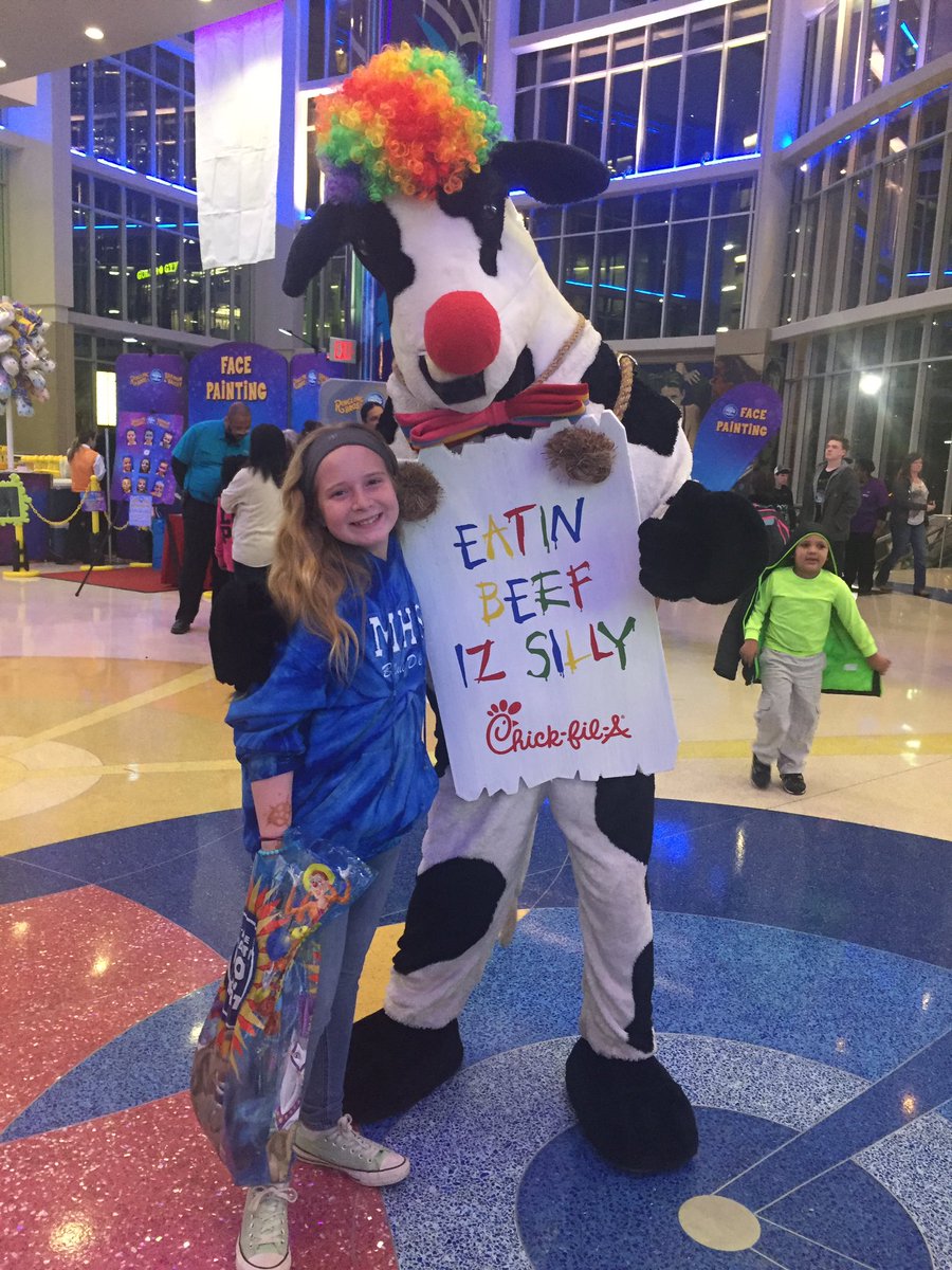 KathyHBlack's tweet photo. #ringlingbros #chickfila https://t.co/9ssLVNVcyG
