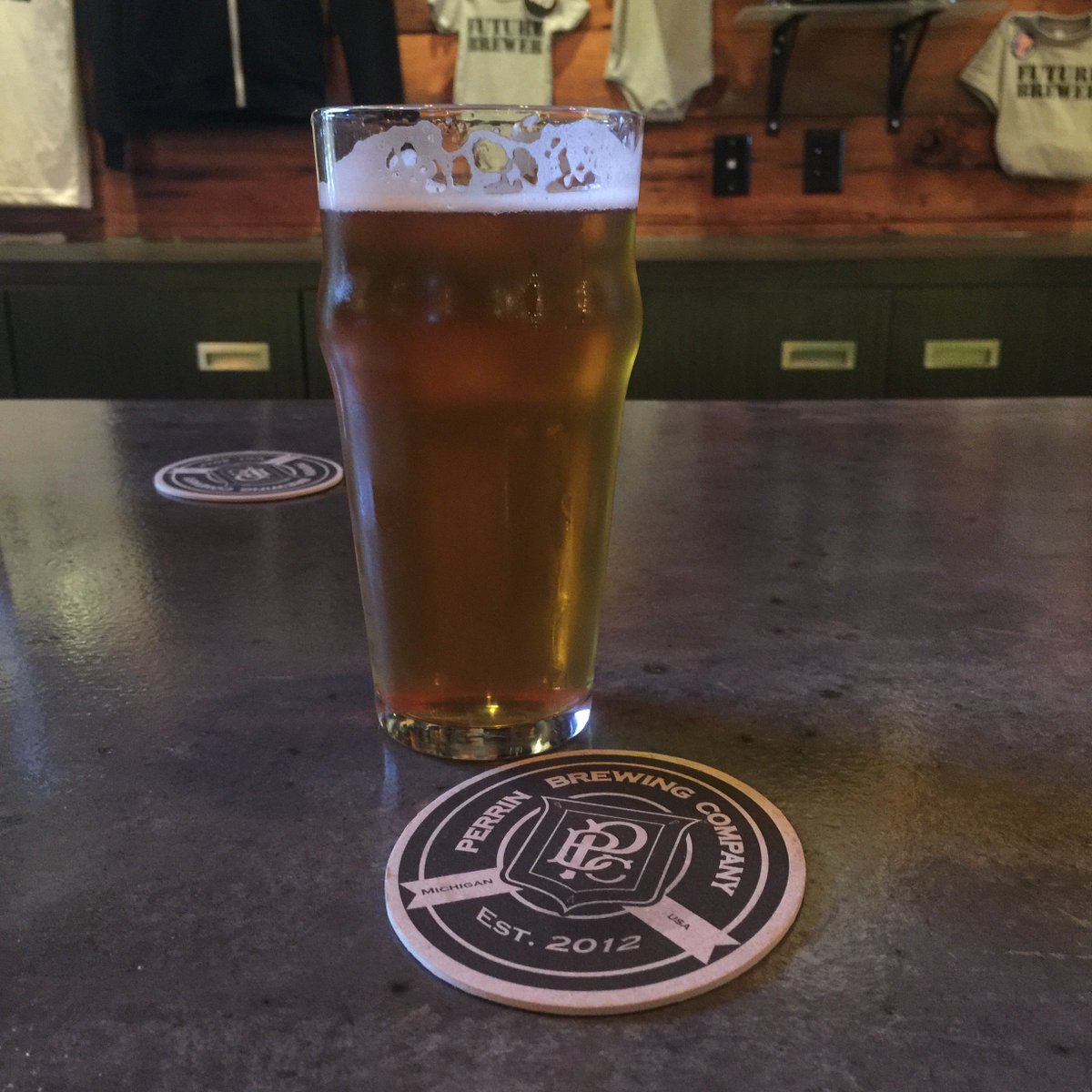 MILocalHops's tweet image. We&apos;re honored to work @PerrinBrewing who brews with #Cascadehops from #MILocalhops you can taste them in #98problems #grapefruitipa &amp;amp; more!