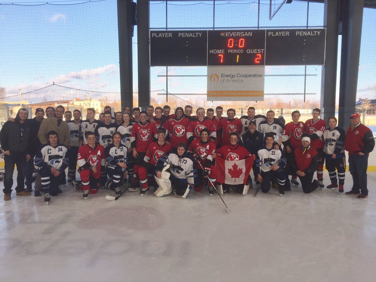 CHMidgetAE's tweet photo. Thanks @RiverWorksBFLO for a great experience @HometownHockey @CaledonMinorHoc https://t.co/6Yg1LfbxXT