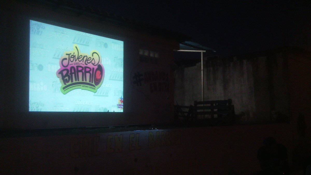 CUELLOYARACUY's tweet photo. Montado en el cine en el barrio comunidad La Villa @JDBYARACUY @Carrolahin @Gallones007 @eliomar_ale @edgardoa22  @BryanK_Espina https://t.co/g0s7f9YYtC