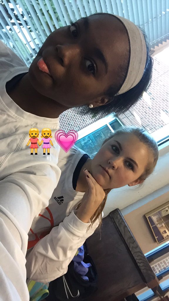 MaKaylaMariiie's tweet photo. happppppy 18th bdayyyy!! love ya💗🔞 https://t.co/Gcb7lX5A9h