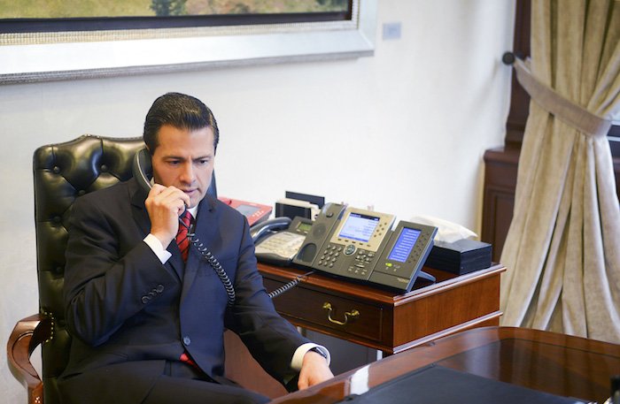 SinEmbargoMX's tweet photo. AP revela fragmento de la conversación telefónica entre Peña Nieto y Trump https://t.co/hlcbl4uZFE https://t.co/al5tExTylL