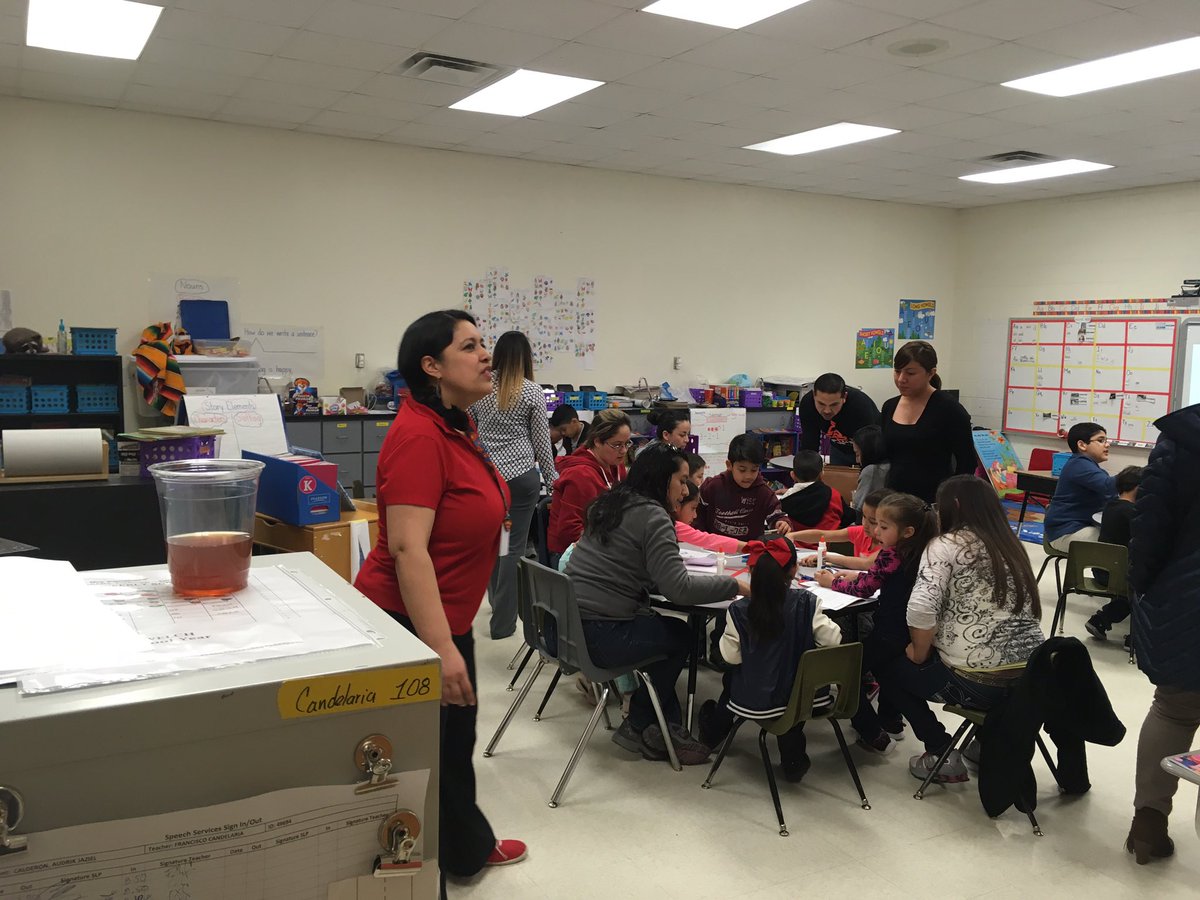 Omar__Fierro's tweet photo. KG teachers shining bright during Literacy Night. @ctwpanthers #blues
wed1 https://t.co/wdG6ZmP9Hk