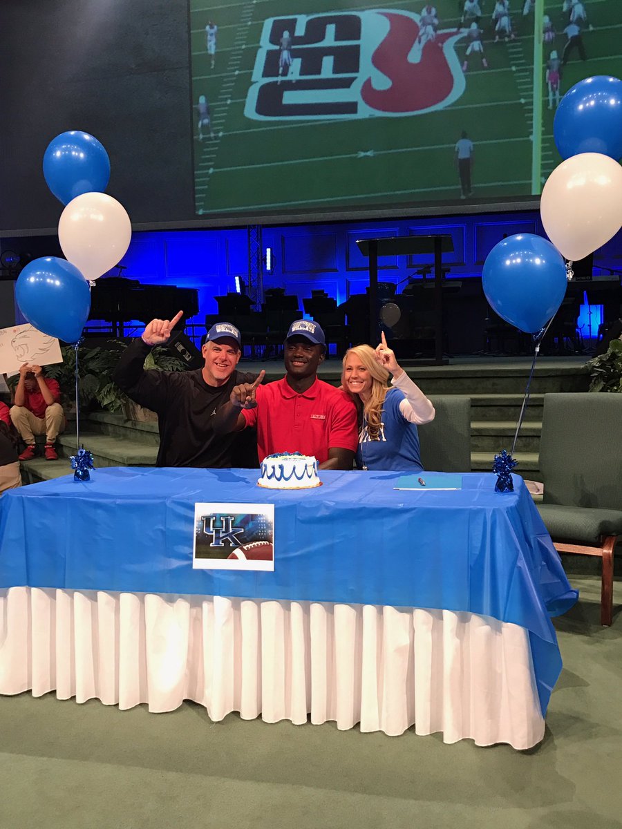 abizzle42's tweet photo. Officially a wildcat. Thank God for this day. #BBN go wildcats. https://t.co/eHfzYhmPdE