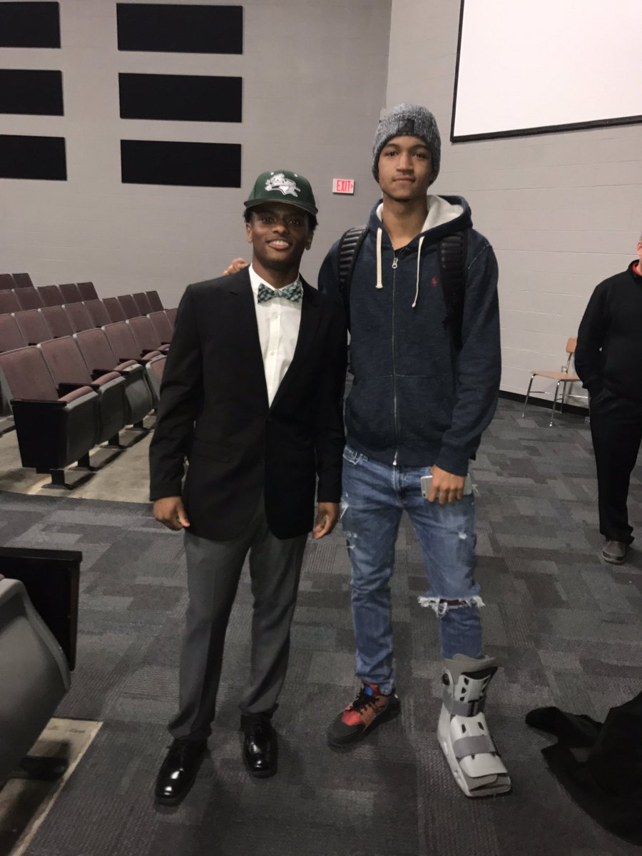 dnkdorian's tweet image. It's official I can proudly say I'm a charger🔋⚾️💪🏾#SigningDay