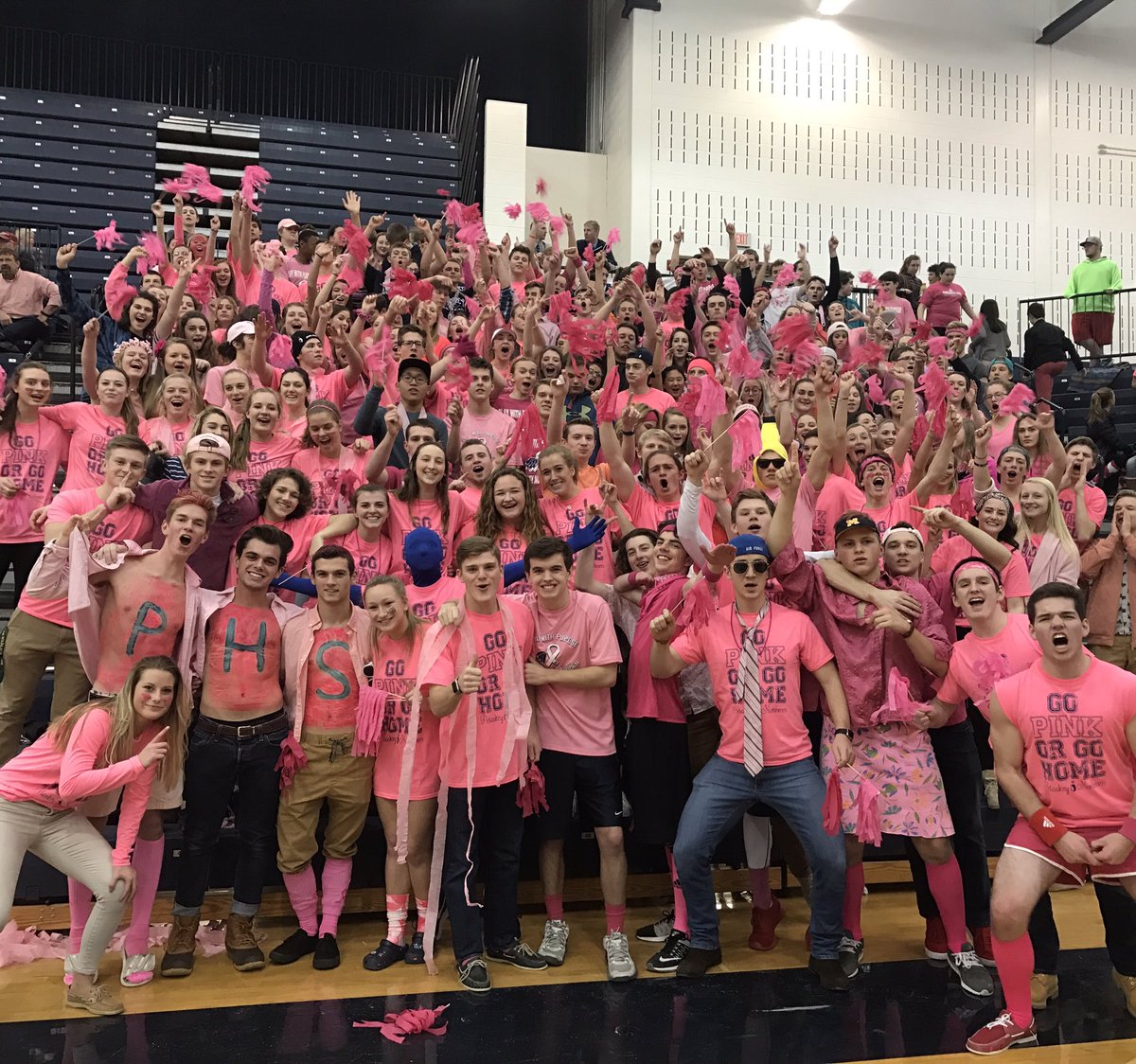 PetoskeyBluCrew's tweet photo. What a turn out!!!🎀🎀 https://t.co/KdZyHLWt0n
