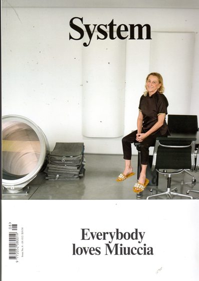 ClickRevista's tweet photo. edição atual, dinâmica, que celebra a indústria da moda e seu impacto sobre o mundo veja aqui: https://t.co/4gm7eHtCZo https://t.co/NzvBQmgX7G
