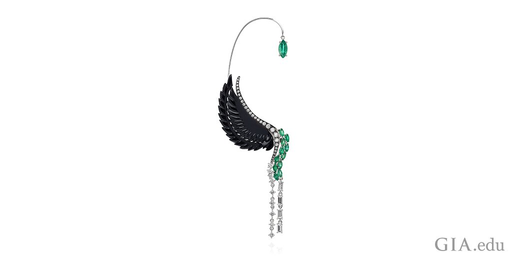 Looking to freshen up your look in 2017? Make a bold move: Wear just one statement earring. bit.ly/2iO4ifu