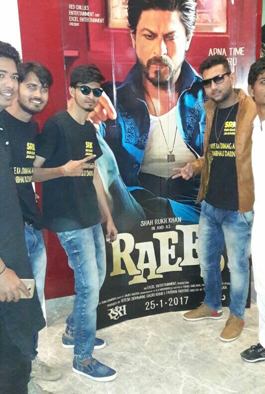 SRKJalgaonFC's tweet photo. @RedChilliesEnt Watched #RaeesFDFS
@SRKJalgaonCFC
@SRKCHENNAIFC https://t.co/yyQYSzXOwG