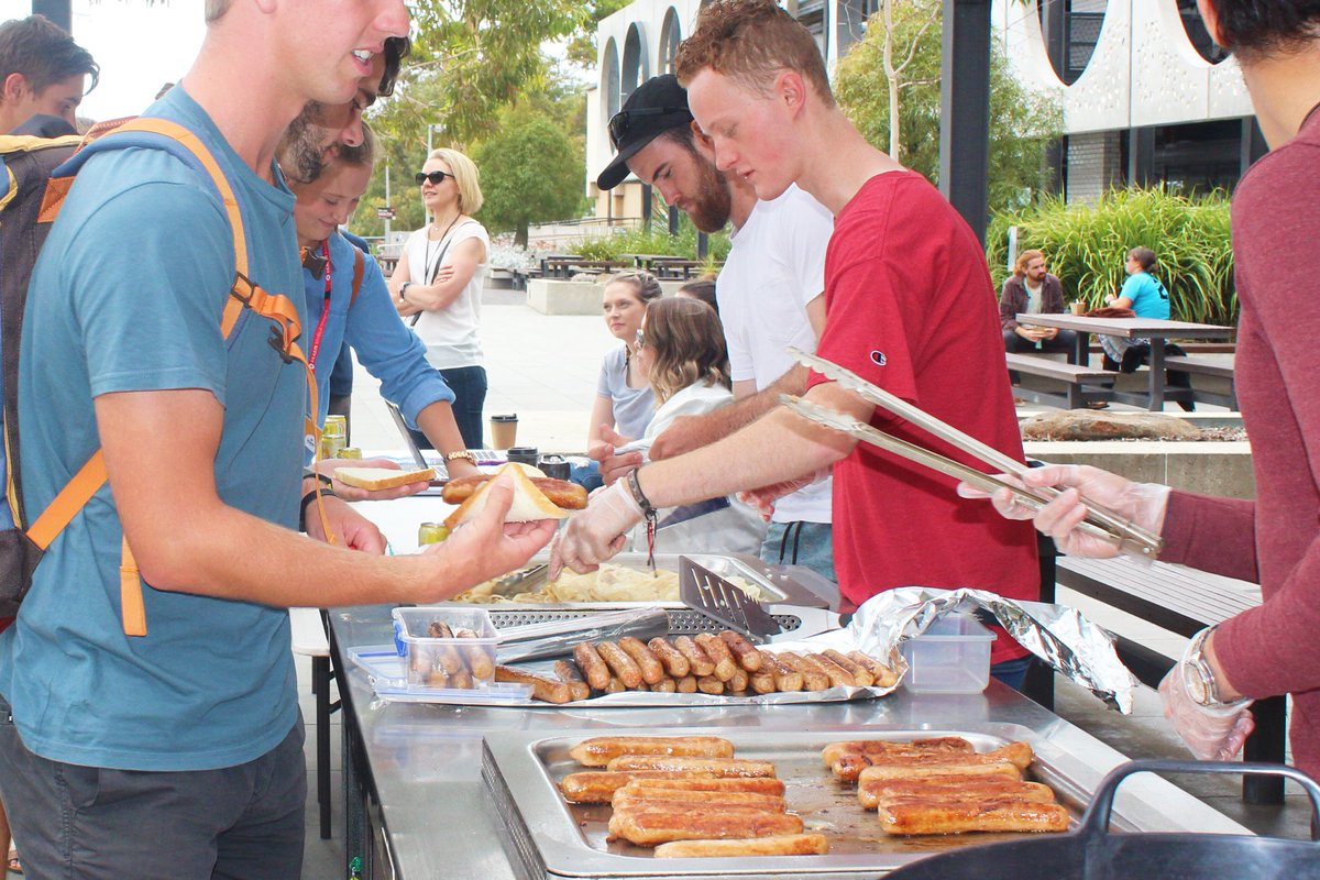 MISA_Deakin's tweet photo. What better way to welcome new Medical Imaging students than a BBQ. 🎉 #firstyears #classoftwentytwenty #oweek https://t.co/ahjsgQFSLN