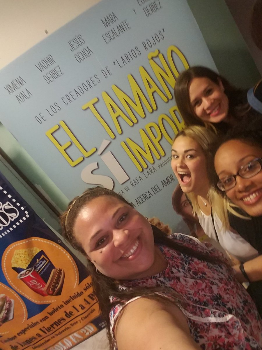 silvnavarro's tweet photo. Pst pst @XimenaAyala 👏 RT @lizzyprNT: Para terminar el día cinesito  ... Muy buena @silvnavarro #ComoNosReimos https://t.co/18zhbtw8JP