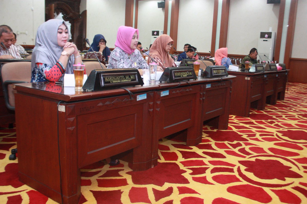 DPRD_kudus's tweet photo. Kamis, 02 Februari 2017, Ketua DPRD Kab. Kudus Masan, SE, MM, menerima Kunjungan Kerja dari DPRD Kota Pekalongan dan DPRD Kabupaten Tuban https://t.co/30xFyHLX0d