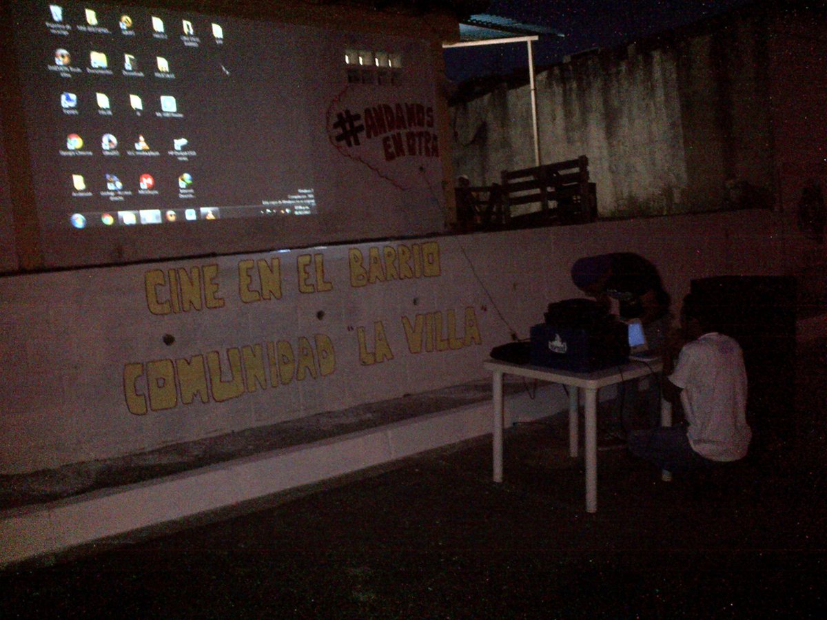 edgardoa22's tweet photo. #cineenelbarrio #andamosenotra comunidad "la villa" https://t.co/5JFVIEqiHI