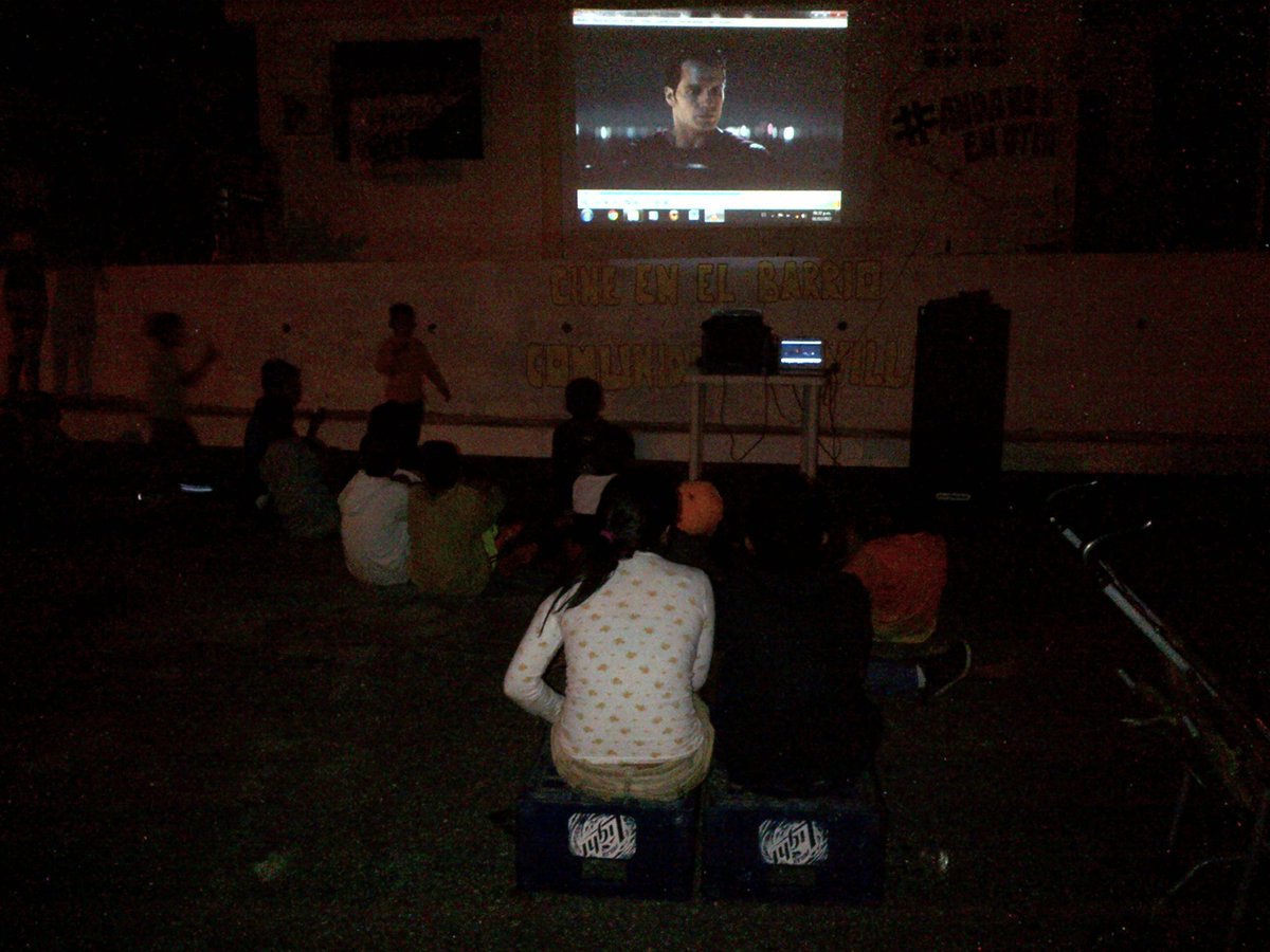 edgardoa22's tweet photo. #cineenelbarrio #andamosenotra comunidad "la villa" https://t.co/5JFVIEqiHI