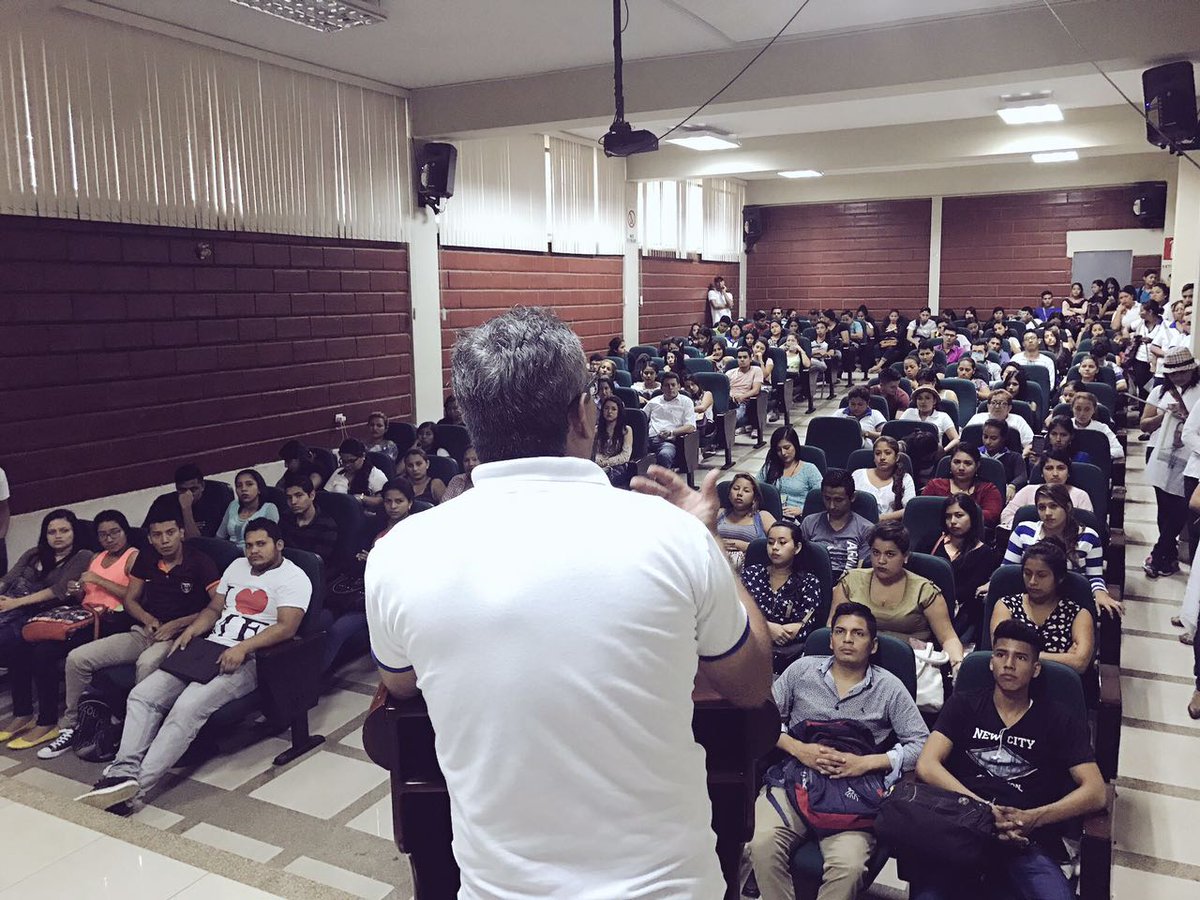 Herederos_RC's tweet photo. En diálogo permanente con los estudiantes secundarios y universitarios
"Construir un mejor futuro es nuestro anhelo"
#AugustoEspinosaTodo35 https://t.co/1e9iwfDtR9