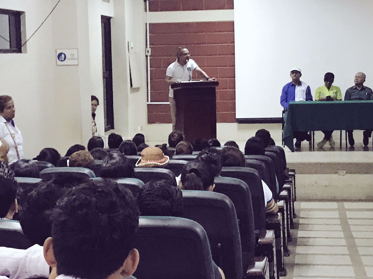 Herederos_RC's tweet photo. En diálogo permanente con los estudiantes secundarios y universitarios
"Construir un mejor futuro es nuestro anhelo"
#AugustoEspinosaTodo35 https://t.co/1e9iwfDtR9