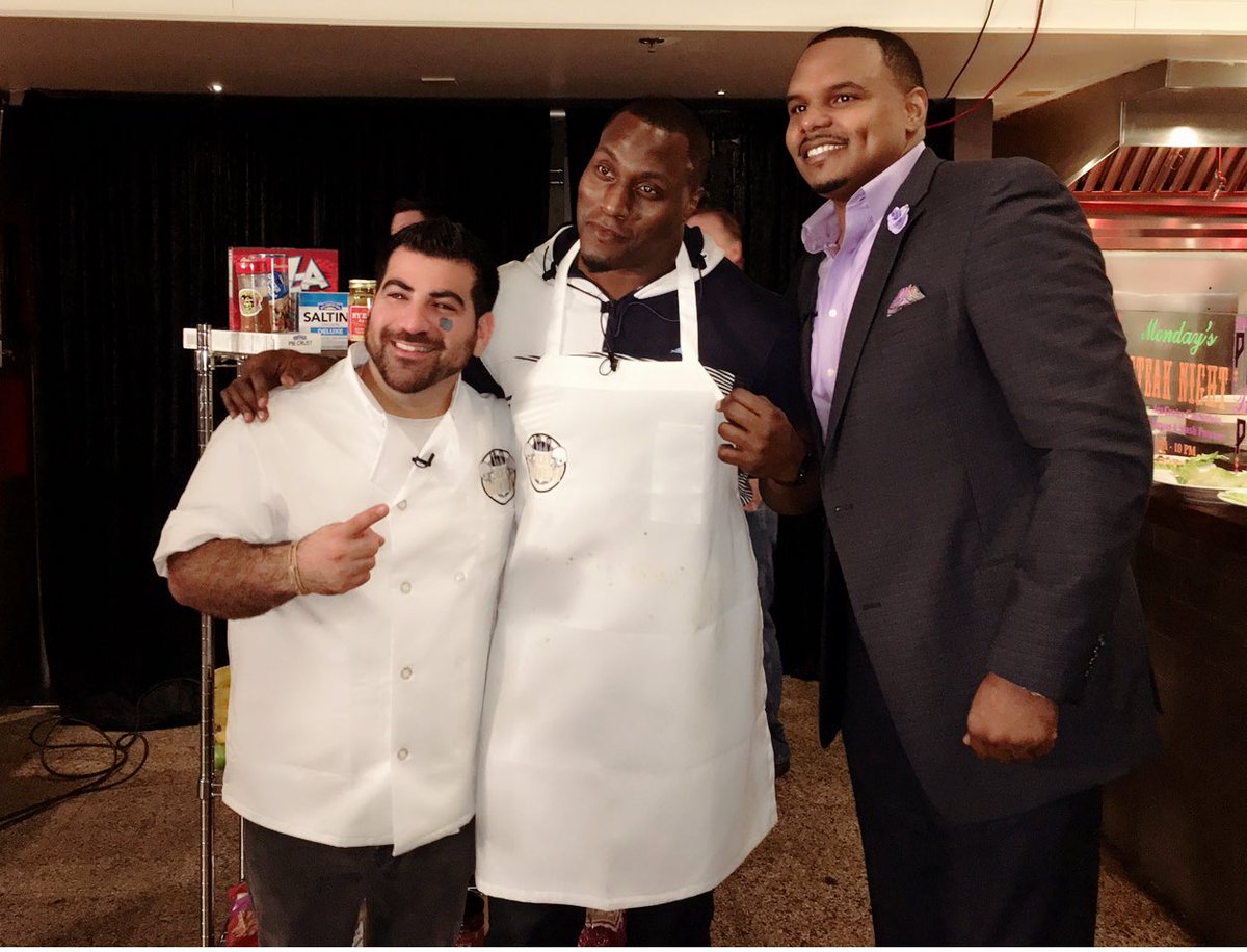 RachelMcN12News's tweet photo. HOT up in here! Four hunks cooking for #charity! #KitchenThrowDown
Congrats Chef Kevin @roosthou & @TakeoSpikes51 ! Kudos @conflenti👏🏽👏🏽👏🏽 https://t.co/1edX5Viqvt