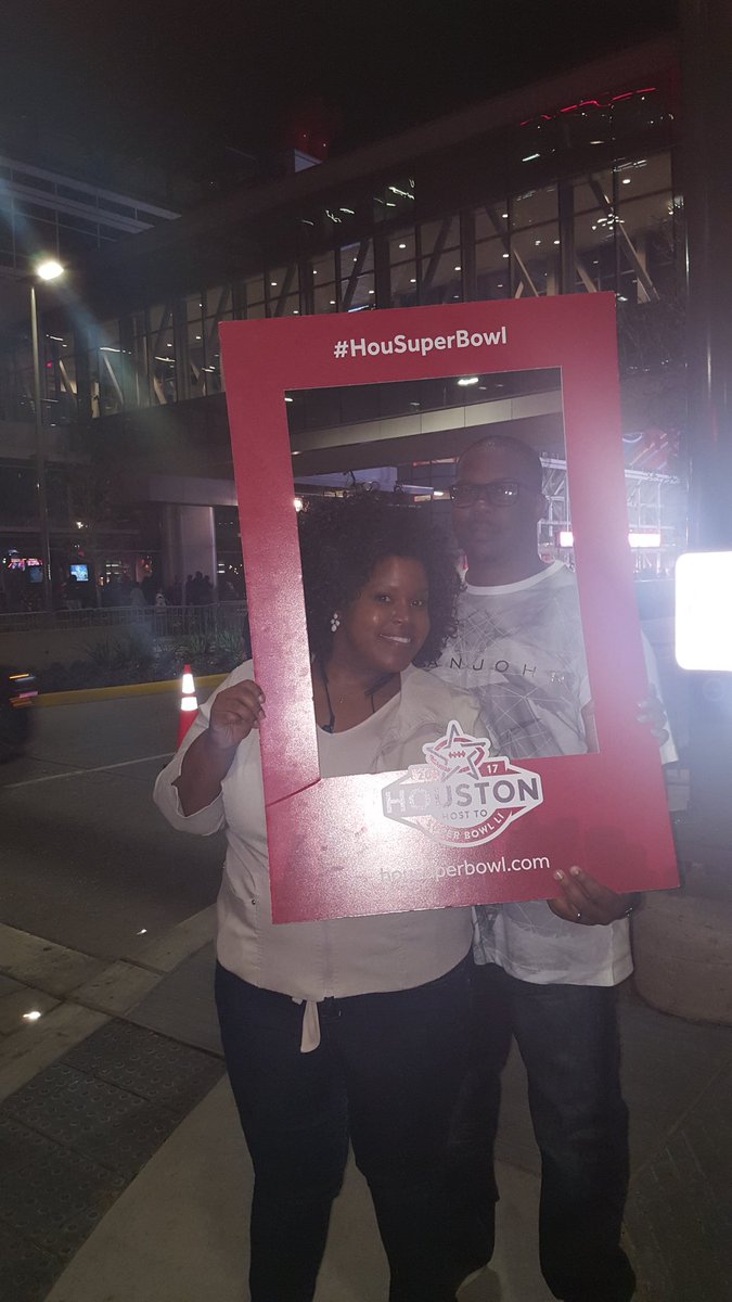 HandleWorkLife's tweet image. So amazing to see our city transformed like this for Super Bowl!  LOVING the energy downtown! @RollsTheRealtor  @HouSuperBowl