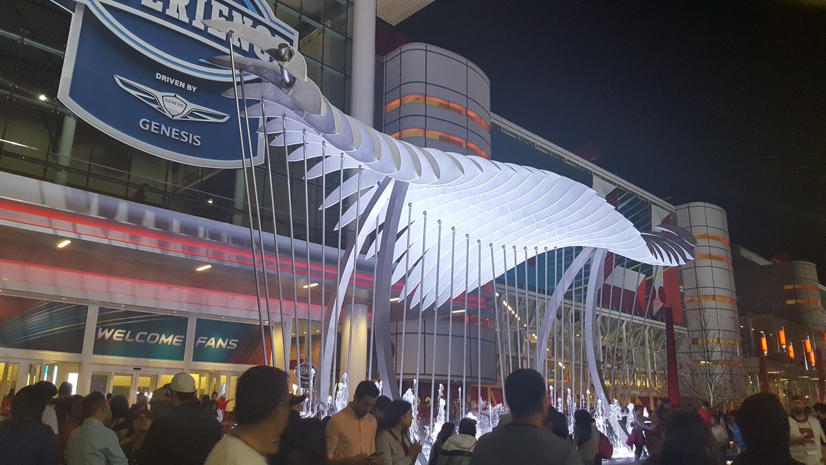 HandleWorkLife's tweet image. So amazing to see our city transformed like this for Super Bowl!  LOVING the energy downtown! @RollsTheRealtor  @HouSuperBowl