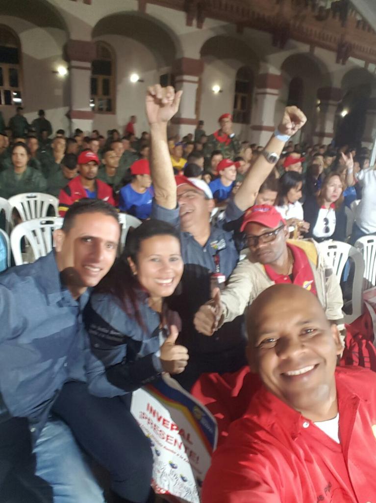 InvepalOficial's tweet photo. #Invepal #PorAhoraYParaSiempre acompaña al camarada Diosdado Cabello en el programa Con el Mazo Dando #ClaseObrera #MinppIBES #JuanArias https://t.co/tIvmuVzKIX