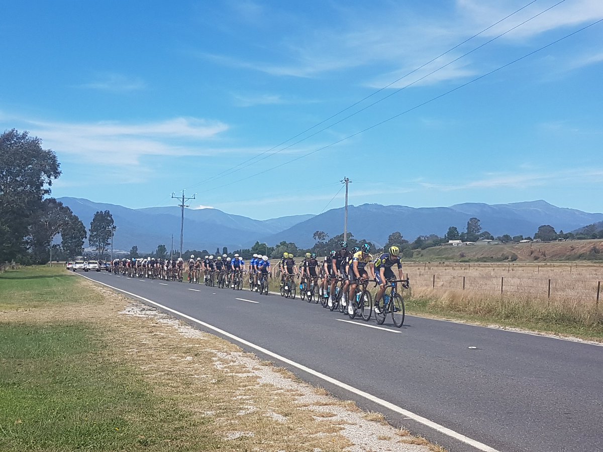With 61km to go until the top of Falls Creek the breakaway group of 8 riders still holds a 4min lead <a href="/HeraldSunTour/">Jayco Herald Sun Tour 🚲</a> #suntour