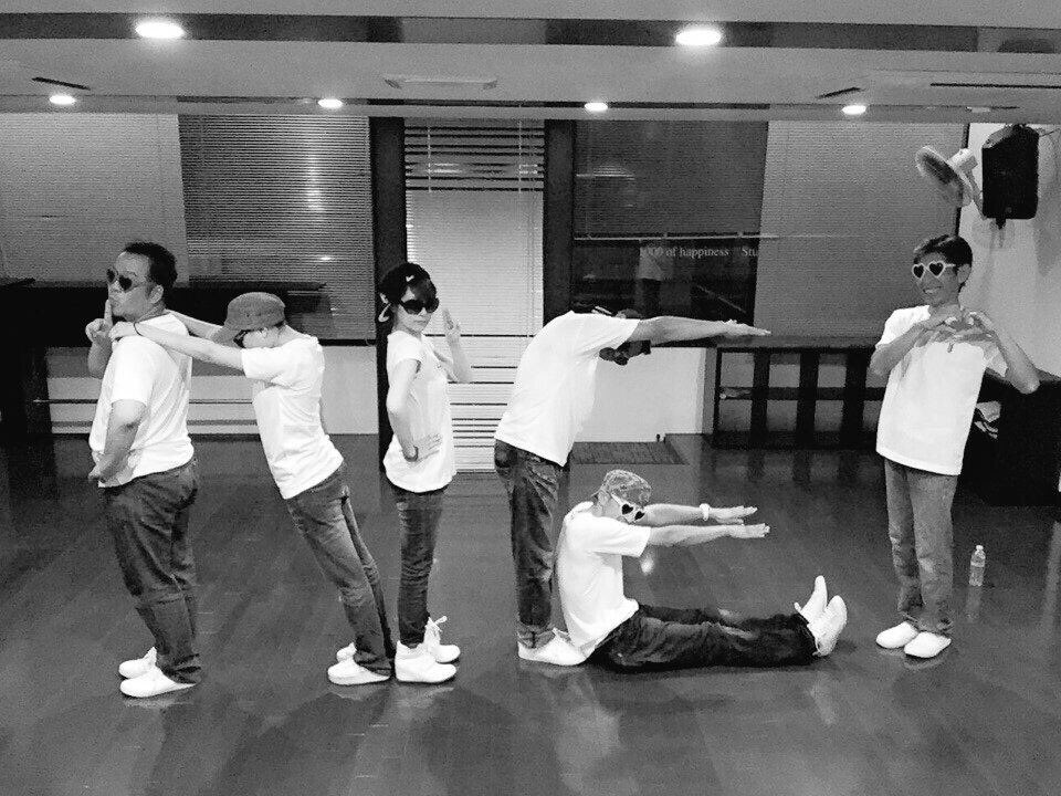 NE_ImYana's tweet photo. ある日突然の連絡はDGめぐしかから。
『ヤナさん、一生のお願いが！』
めぐしかからの一生のお願いなんていい話なわけがない。笑
何の無茶振りされるんかと思うと
『チョン姉妹のBDをNEさんでやってもらえませんか？』
それはそれで無茶やし、本気で言うてる？
そんな冗談みたいな始まり。 https://t.co/iGyUOA7nXM