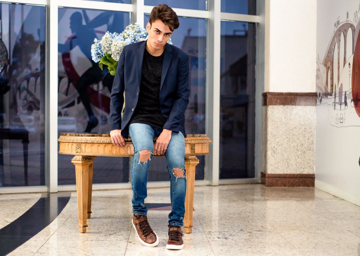 alexcursino's tweet photo. Veja como é o closet dos influenciadores do Brasil https://t.co/HXqKBeV2Dz  #clooset #fhits #modamasculina #estilo #blogger #influencer https://t.co/i0lZ7eFumP