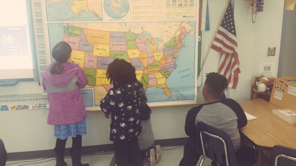 MrsRadjeski's tweet photo. Making observations about maps! @HCPSLanier #mapskills https://t.co/CxzBJJ0FYK