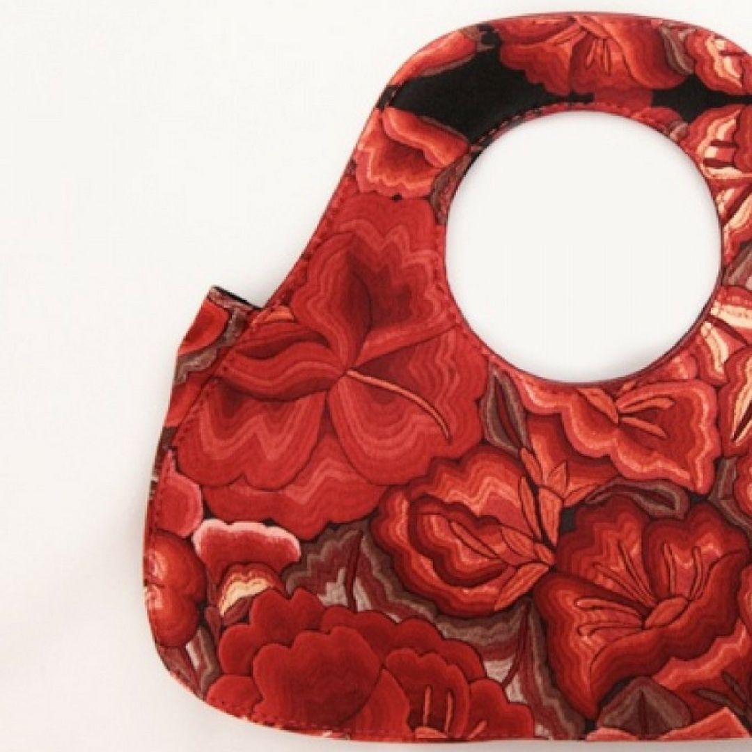 alegreea's tweet photo. Pyramid Bag Pineda Covalin Tehuana in Red. #fashion #shopping #valentines #valentinesday #love #happy #joy #handbags https://t.co/O2fbvPH4mZ https://t.co/h2AATDJsog