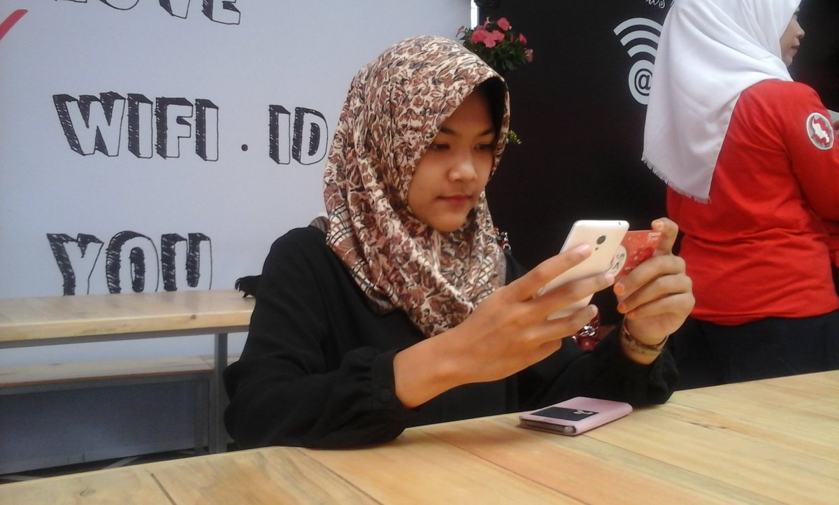 Di wifi.id corner supratman ini kalian bisa ngerasan Internet dengan bandwidth 1Gbps dan tempat yang nyaman banget!