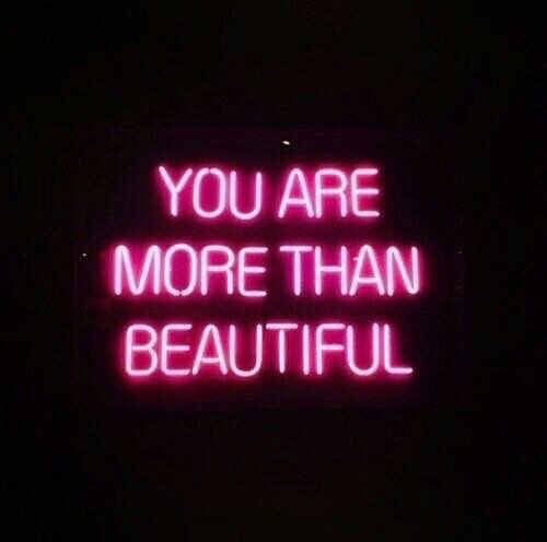 Ensl19's tweet photo. @Harry_Styles happy birthday to the most beautiful person in this world, i love you so muuuuch. You are amazing🐼 https://t.co/s3NtlOgSPS