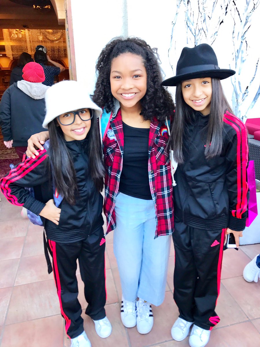 layahayes's tweet photo. Nice meeting such awesome talent! At the @FREE_2_LUV #KidFash Fashion Show! 😉 @Viviansings @iamdjlivia @KING_NAHH https://t.co/i4MW1dVDeD
