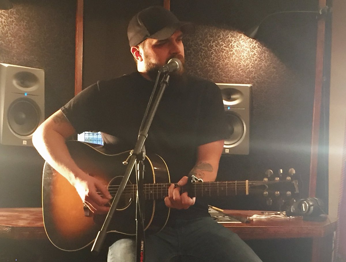 joshgallmusic's tweet photo. Good day in the studio. This song is gonna be soooo badass! 👍🏻😎❤️ @TarynPapa RT if you're excited to hear the magic! https://t.co/vtQHZDmXF0