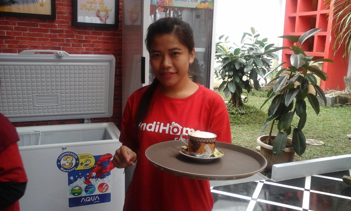PojokEvent's tweet photo. Lagi asik internetan kalian jangan khawatir kelaperan! Di wico supratman ini juga ada banyak makanan&amp; minuman yg enak juga murah pastinya! https://t.co/ooUTZigSZl