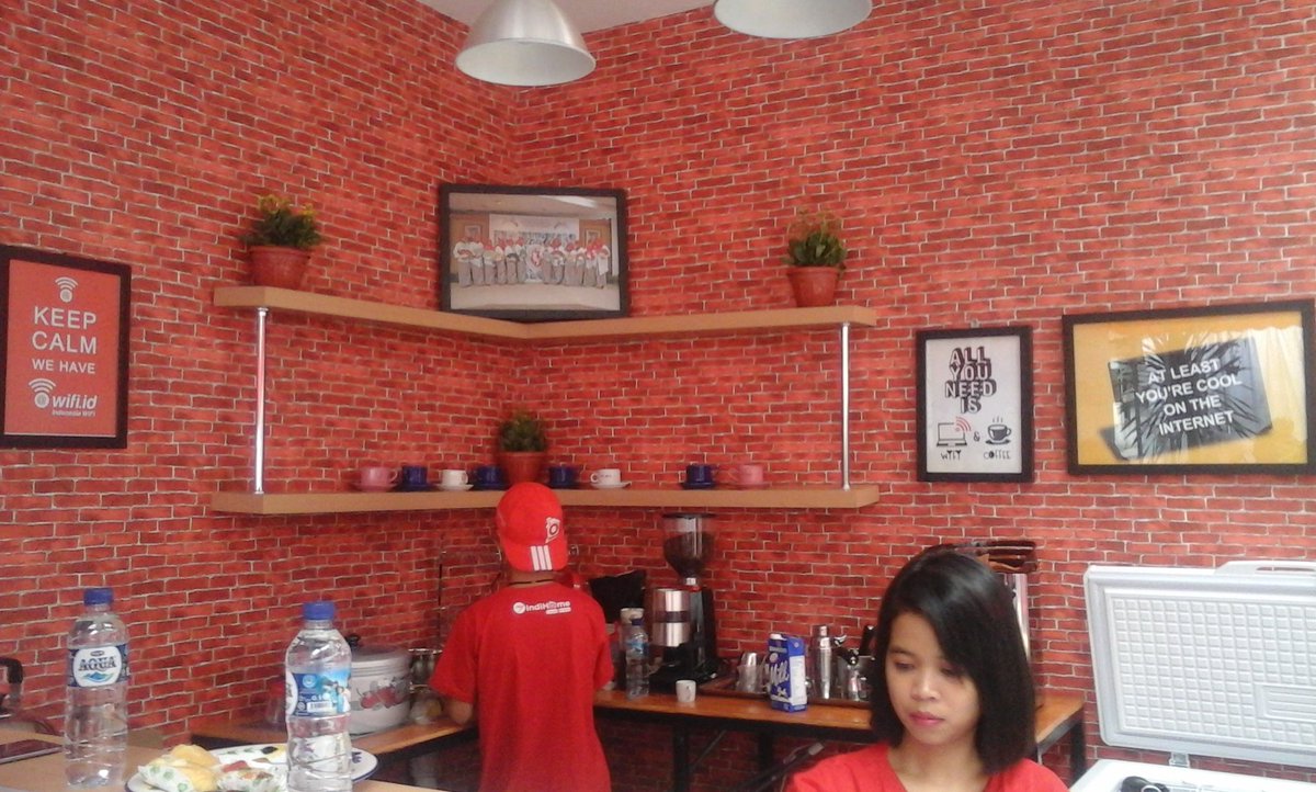 Lagi asik internetan kalian jangan khawatir kelaperan! Di wico supratman ini juga ada banyak makanan&amp; minuman yg enak juga murah pastinya!