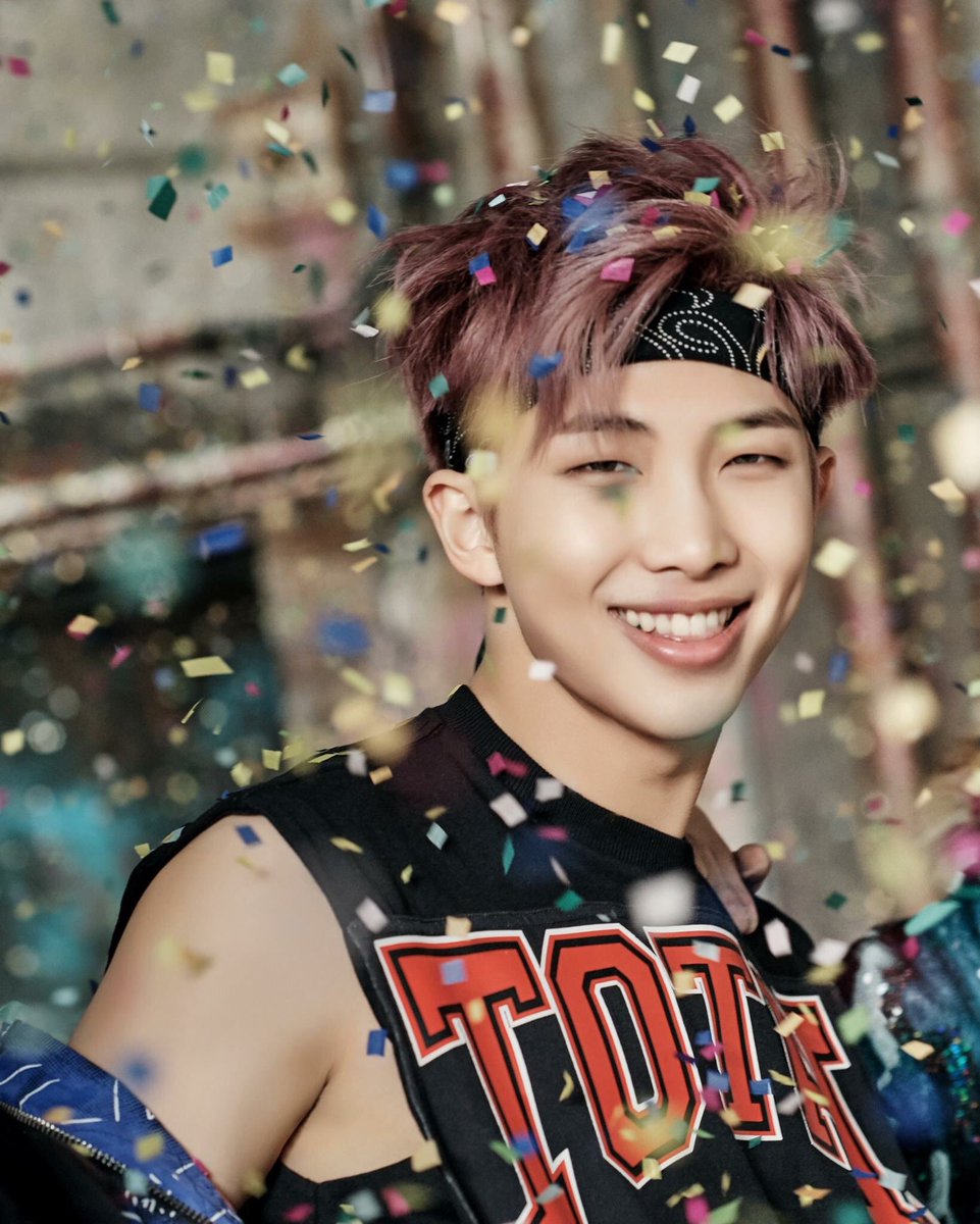 EYLIANURDIANA's tweet photo. #rapper_line #you_never_walk_alone https://t.co/HwQqfLG5RX