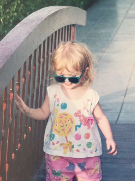 lizzie_whitee's tweet photo. When you rummage through childhood photos and come across this #divastar #fashion https://t.co/sMYY4NnJsE