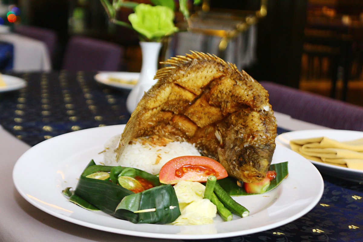 HIBandung's tweet photo. #BeLikeLocal Taste original Sundanese culinary with appetizing "sambal". Reach us at (022) 2060123 #clickandpost #foodporn #foodgasm https://t.co/Jf6kQq1rCI
