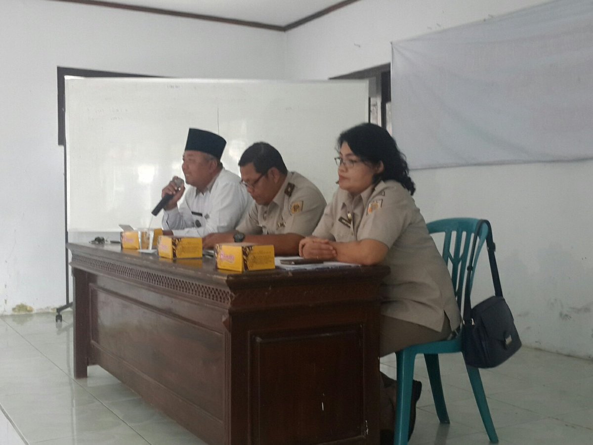 KANTAHKABKUDUS's tweet photo. Lanjut..sosialisasi #Prona2017 #sertipikasi_tanahKudus15000_bid Desa Ngemplak, Undaan @atr_bpn @atr_bpnjateng https://t.co/BJs7NiezjY