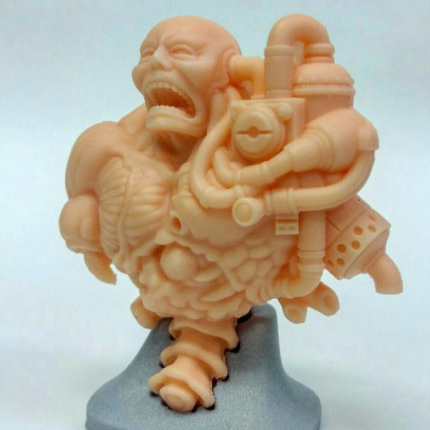 ジノーグ消しゴム」 主人公と工場長(台座付き)セットで販売価格5000円