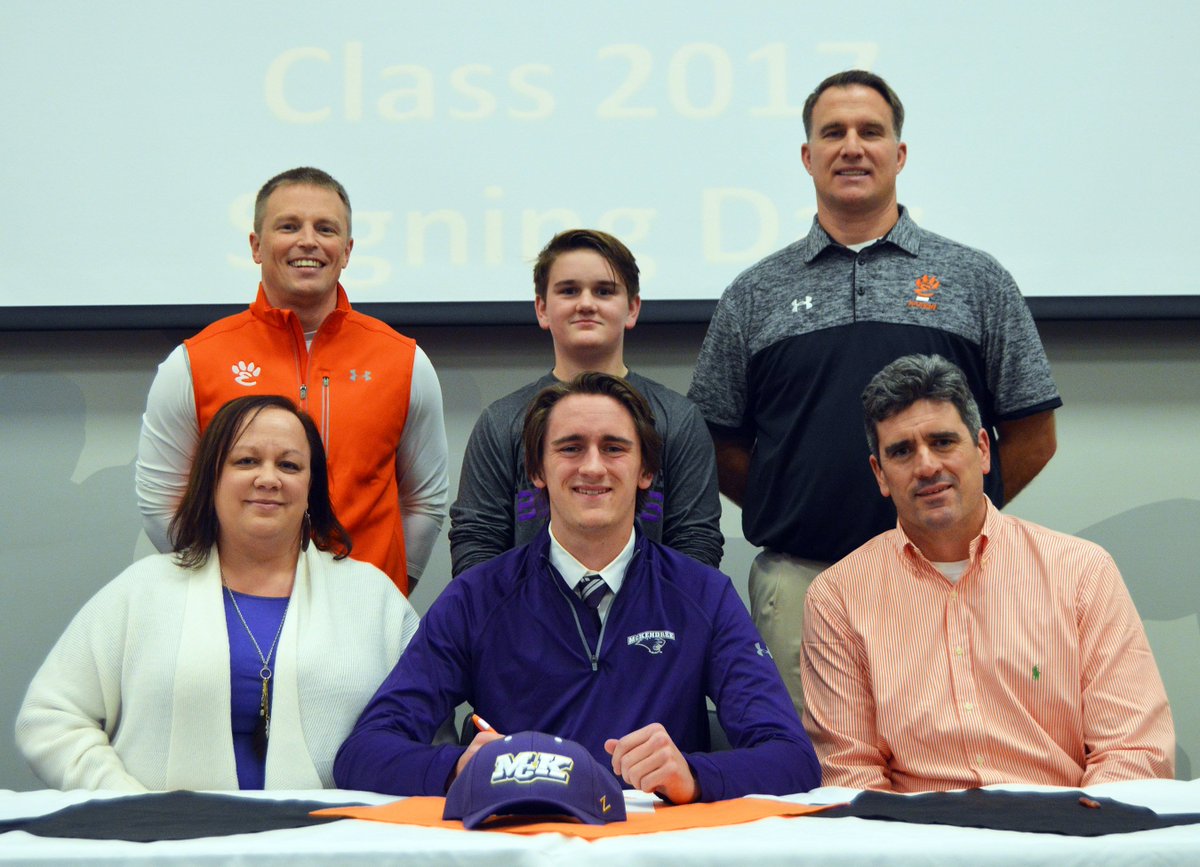 kamper317's tweet image. EHS quarterback Brenden Dickmann is heading to McKendree theintelligencer.com/sports/article…