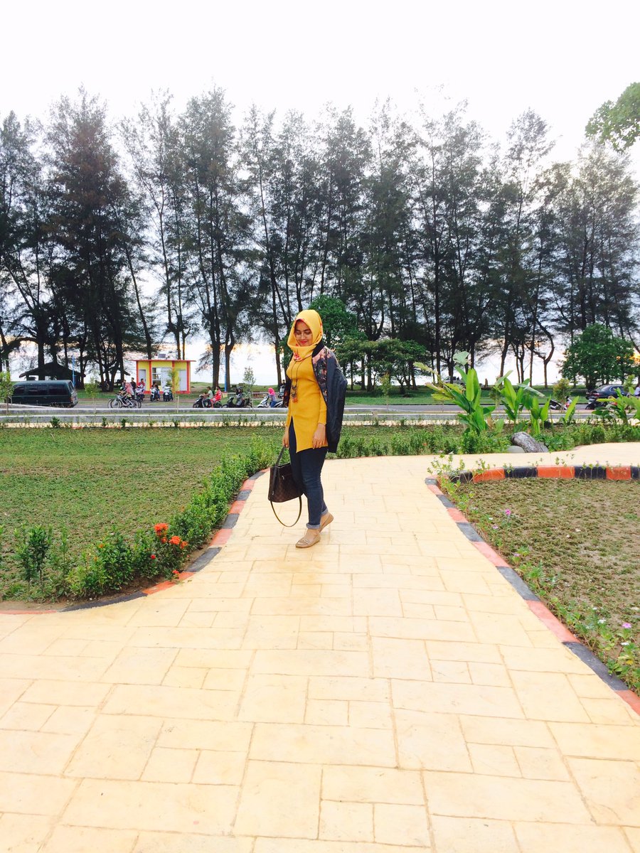 Menikmati alam, semakin menambah rasa syukur.